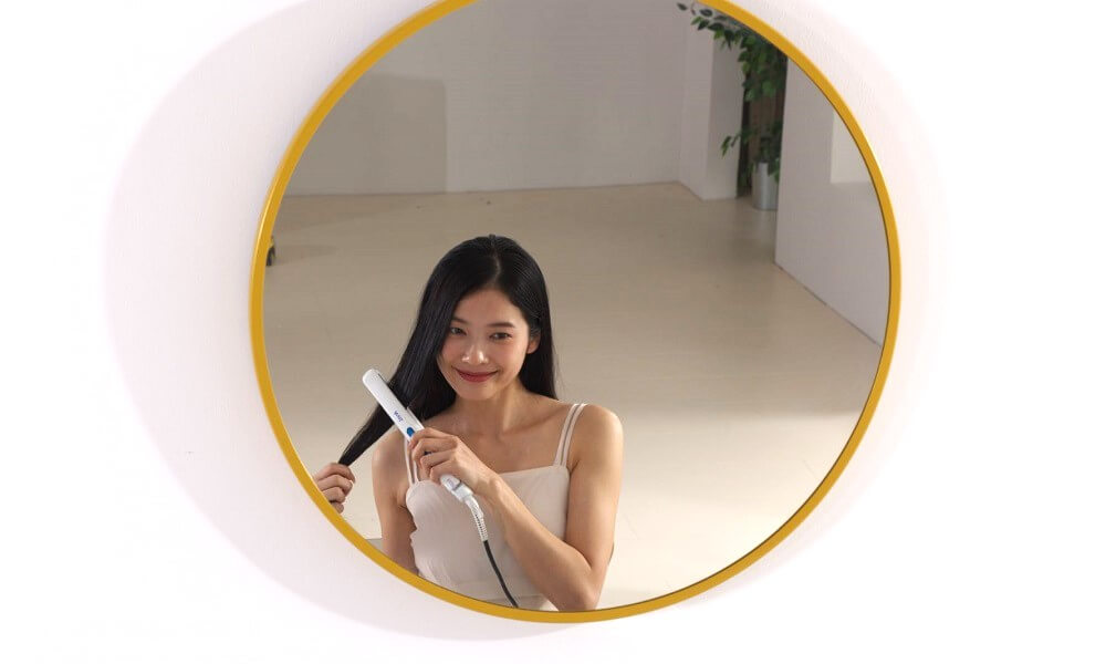 アレティの純セラミック×ハイブリッドヘアアイロンは角度に合わせてプレートが沈むから、カールもキレイに仕上がります。
