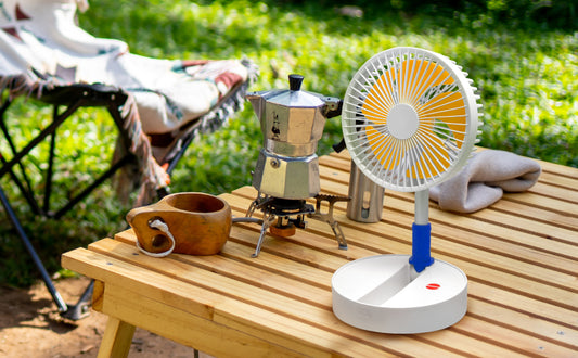 キャンプ必携の軽量扇風機！　USB充電式、小型でおしゃれな扇風機を積んで、フットワークも軽くアウトドアへ！！